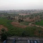 شقه تطل على فيو أخضر قريب من كافه المزارات السياحيه