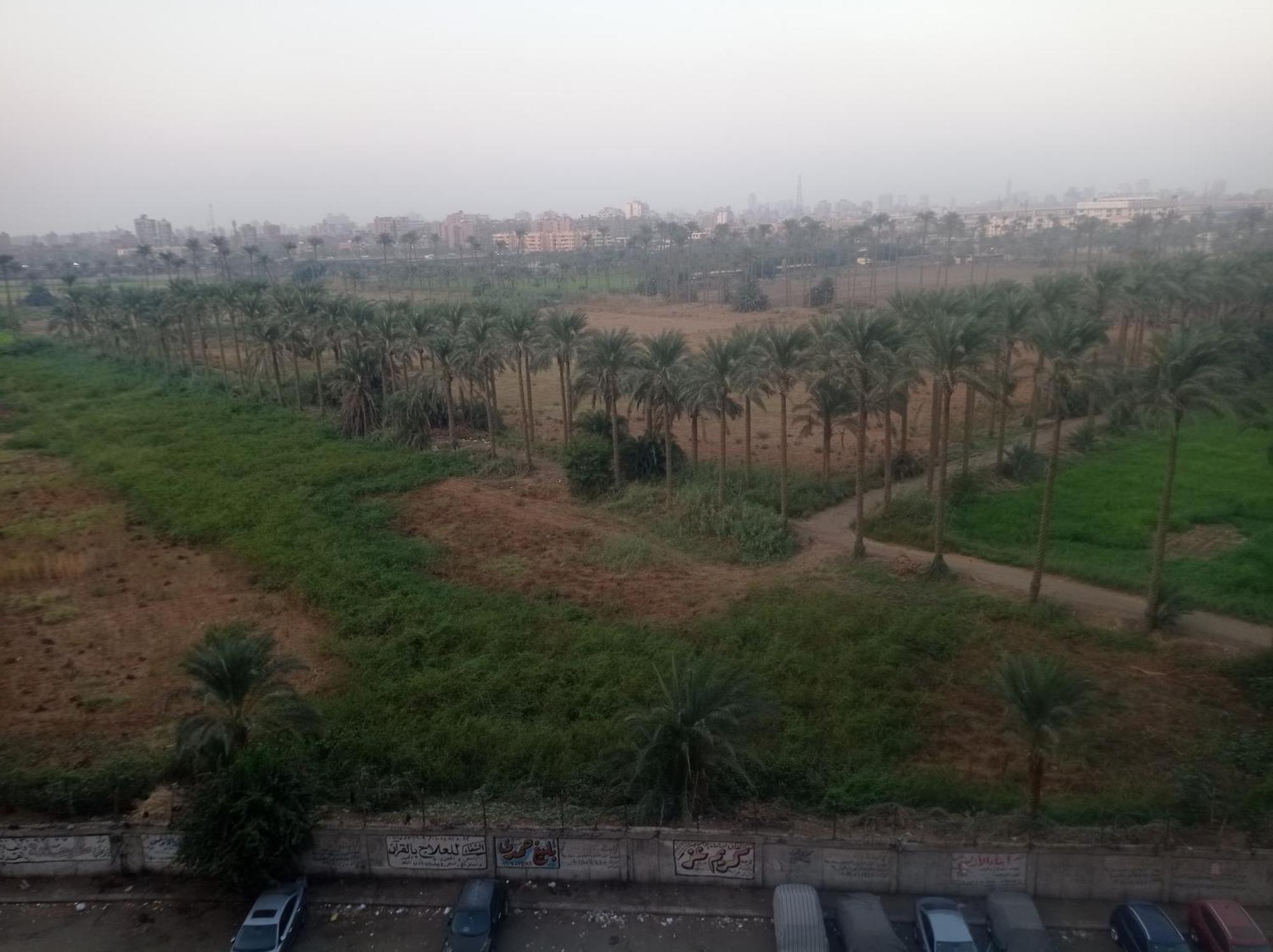 Apartment شقه تطل على فيو أخضر قريب من كافه المزارات السياحيه Cairo